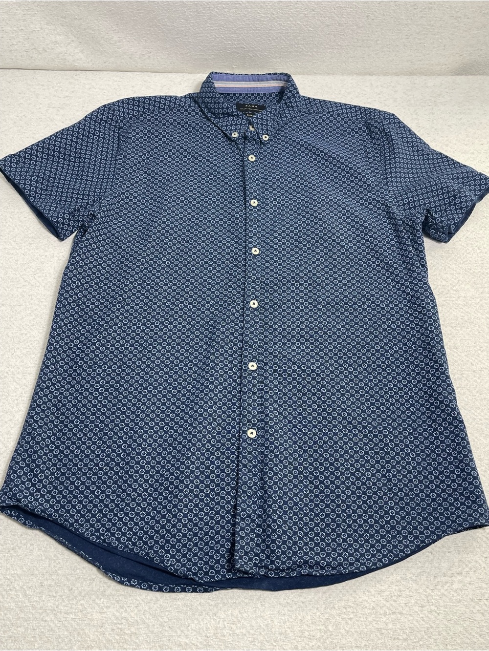 Zara Men's Large Slim Fit Blue Floral Woven Cotton Short Sleeve Shirt. SKU#0567
